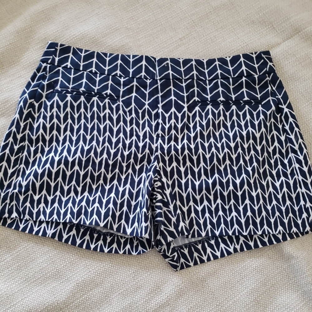 Gap Low Print Shorts Navy blue white shorts,  size 00 Woman’s Shorts Zip…
